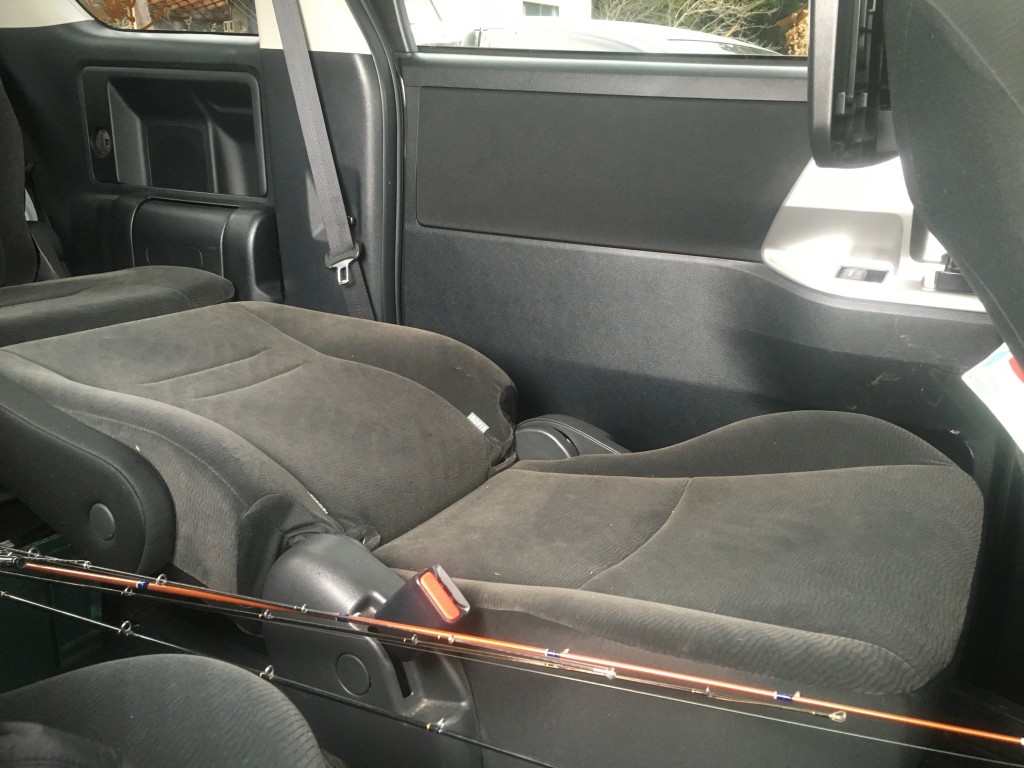 車内泊の知恵！車のシートを極上安眠ベットに変える方法